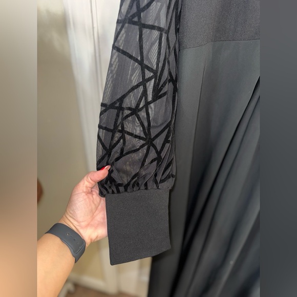 Elegant Black Jumpsuit with Train - Picture 2 of 7